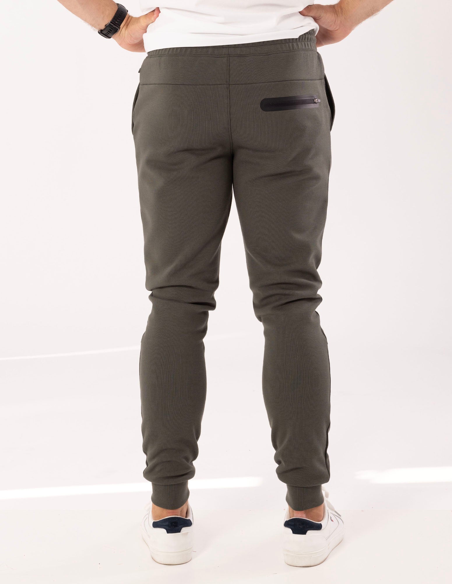 Russell Athletic Australia Men's Typhooon Trackpant - Olive True Since 1902