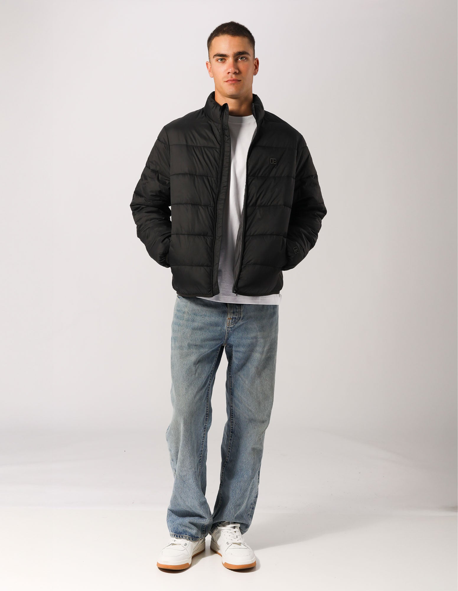 Russell Athletic Australia Unisex R Logo Lightweight Packable Puffer Jacket - Black True Since 1902