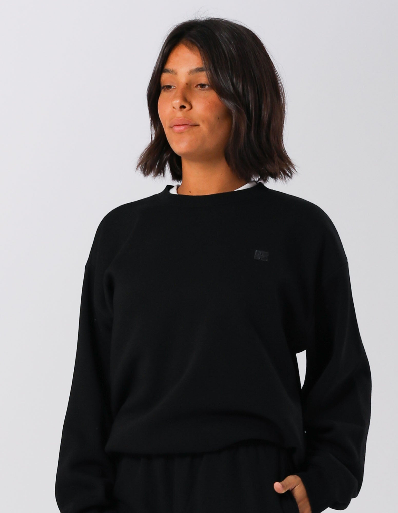 Russell Athletic Australia Women's R Logo Crew - Black True Since 1902