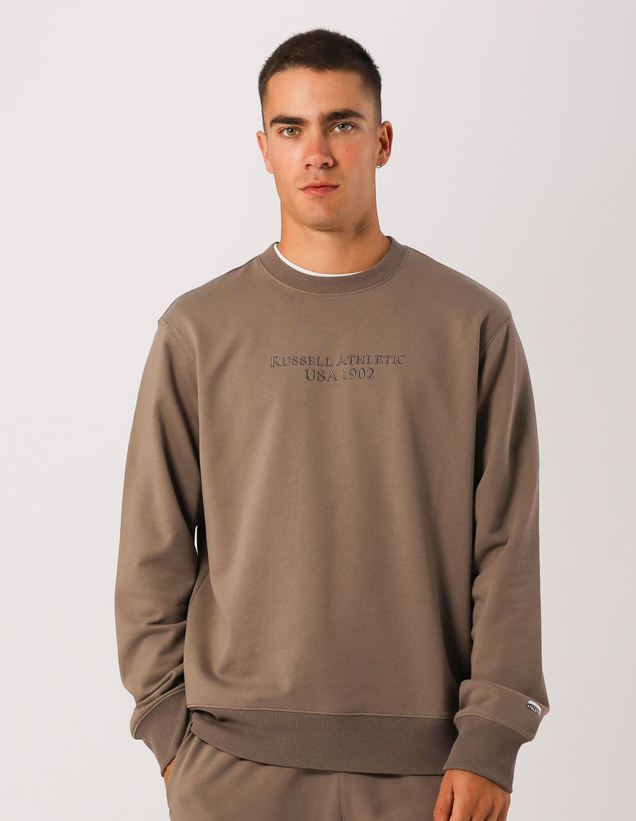 Russell Athletic Australia Men's USA 1902 Crew - Mocha True Since 1902