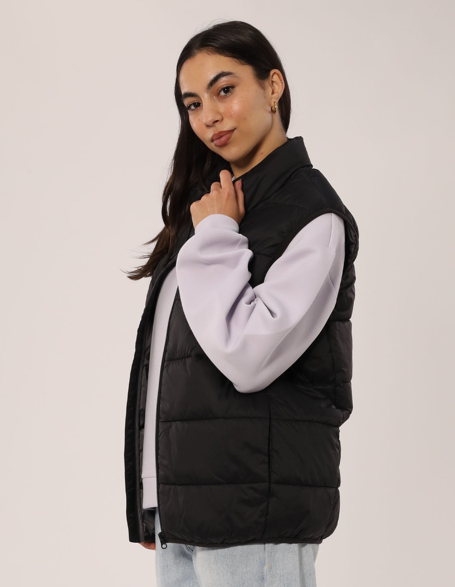Russell Athletic Australia Unisex R Logo Lightweight Packable Puffer Vest - Black True Since 1902