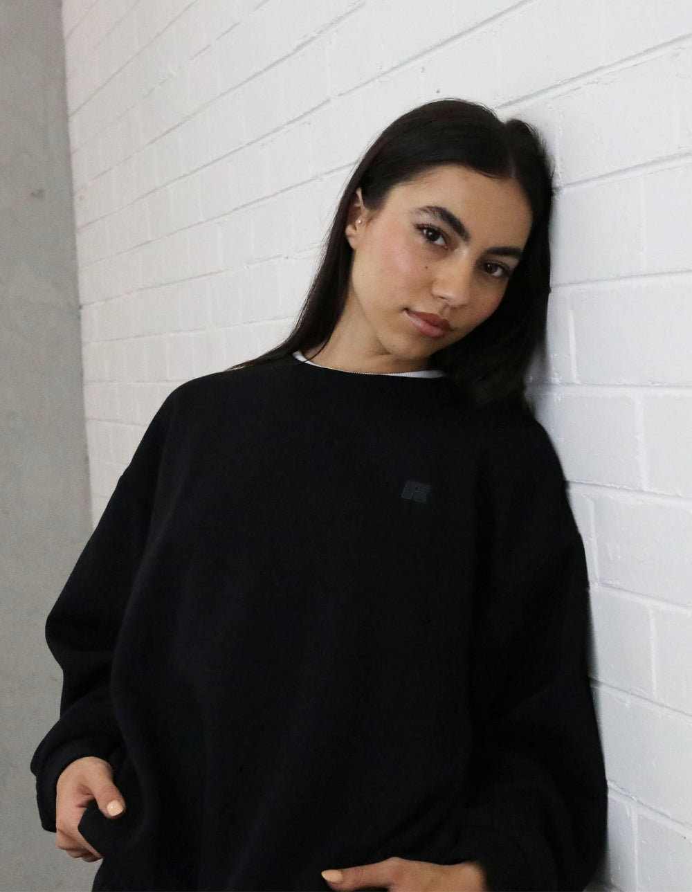 Russell Athletic Australia Women's R Logo Crew - Black True Since 1902