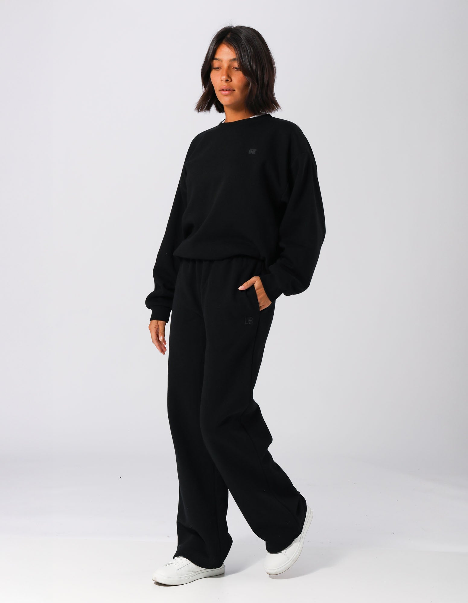 Russell Athletic Australia Women's R Logo Crew - Black True Since 1902